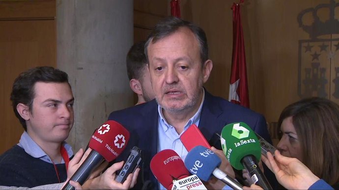 El Consejero de Políticas Sociales, Familias, Igualdad y Natalidad de la Comunidad de Madrid, Alberto Reyero, en la Asamblea de Madrid.