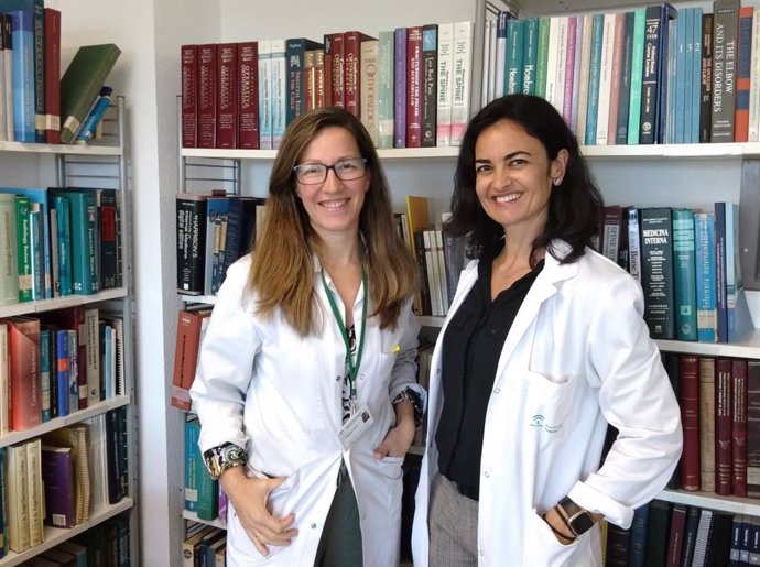 La especialista en Oncología Médica, Elisabeth Pérez, y Marilina García, de la Unidad de Investigación