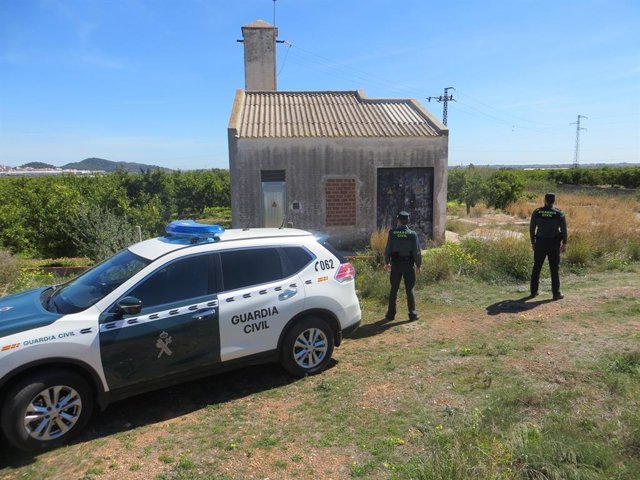 Guardia Civil Remitiendo Nota De Prensa Y Fotos
