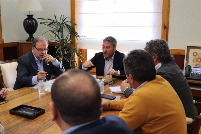 Reunión de José Luis Soro con representantes de la Comarca del Aranda.