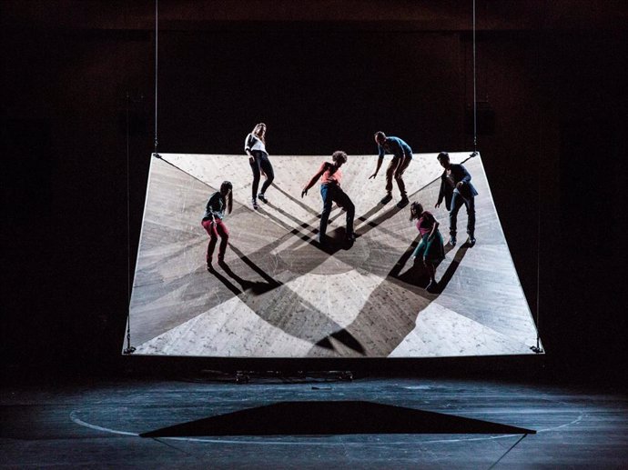 Yoann Bourgeois presenta 'Celui qui tombe' en el Teatro Central
