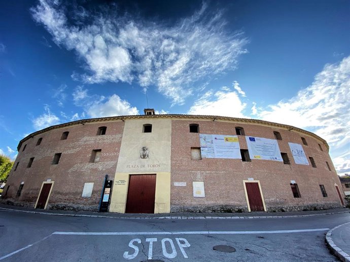 Exterior de la Plaza de Toros de Aranjuez, inaugurada en 1797, en Aranjuez a 15 de noviembre de 2019.