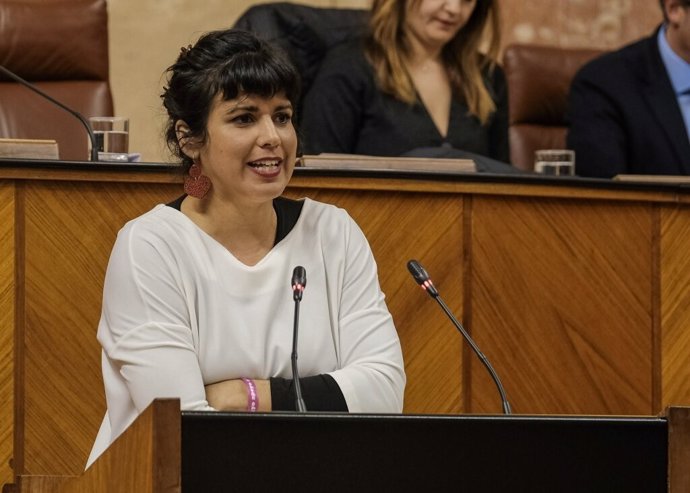 La presidenta del grupo parlamentario de Adelante Andalucía, Teresa Rodríguez, en el Pleno del Parlamento.