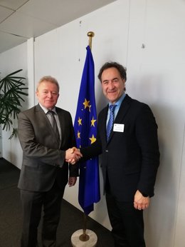 Cooperativas Agroalimentarias de la Unión Europea (Cogeca) se reúne con el comisario de Agricultura de la UE, Janusz Wojciechowski (i).