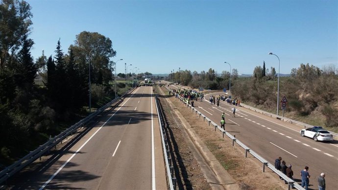 Corte de la A-5 en Badajoz en las protestas agrarias