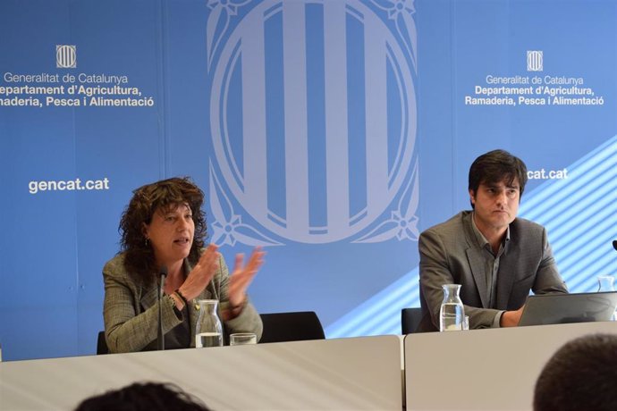 La consellera de Agricultura, Ganadería, Pesca y Alimentación de la Generalitat, Teresa Jord, y el director del Centre de Cincia i Tecnologia Forestal de Catalunya, Antoni Trasobares.