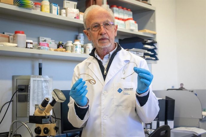 Presentación de un compuesto patentado por la UIB para evitar complicaciones con dispositivos urológicos.