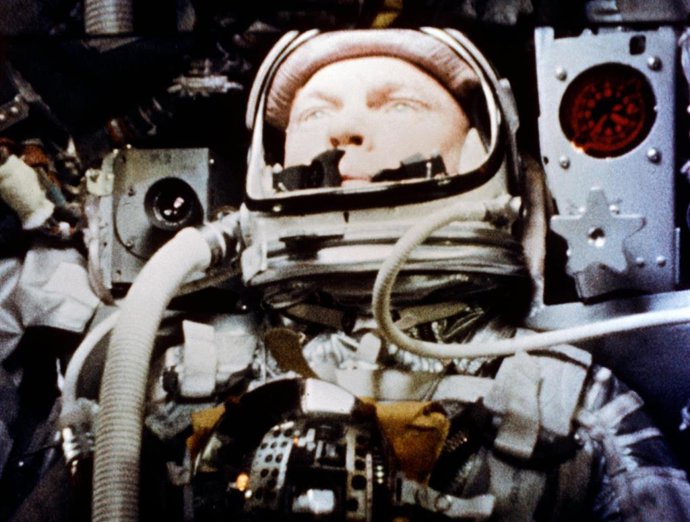 John Glenn durante el primer vuelo orbital de Estados Unidos