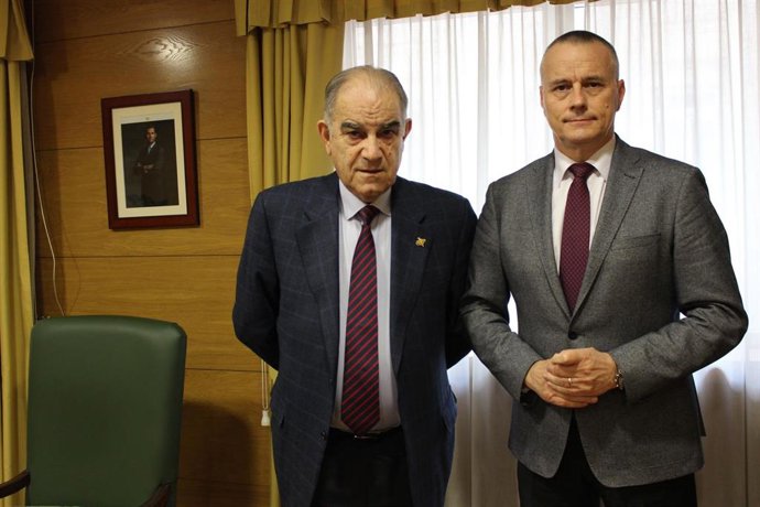 El presidente de la Cámara de Comercio de Pontevedra, Vigo y Vilagarcía, José García Costas, y su homólogo en la CEP, Jorge Cebreiros