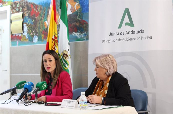 La delegada de la Junta en Huelva, Bella Verano, junto a la delegada de Salud en Huelva, Manuela Caro