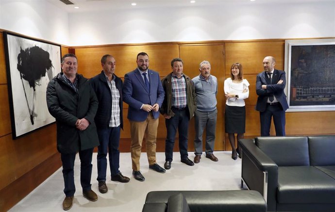 Reunión de Adrián Barbón con alcaldes del Valle del Navia