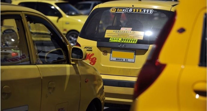 Colombia.- El colectivo del taxi en Colombia anuncia una huelga para el 16 de ma
