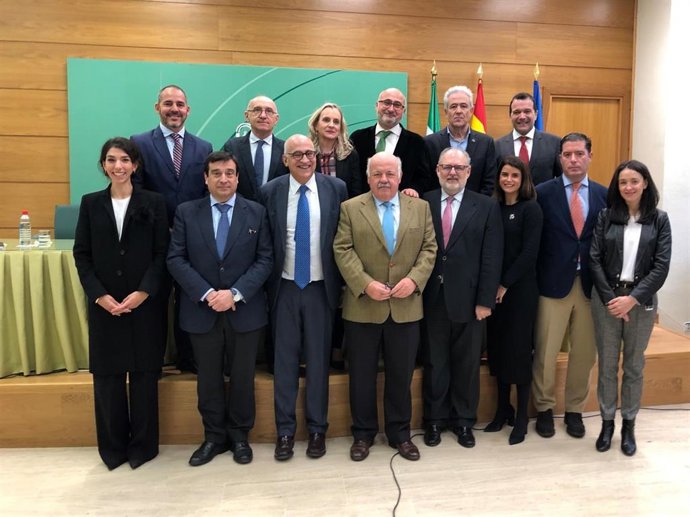 Junta y Roche crean una alianza en red para impulsar la investigación traslacional en oncología médica de precisión