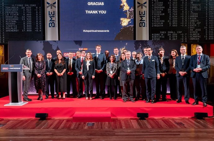 Premiados de la I edición de los premios 'UK-Spain Business Awards' que celebró anoche el Departamento comercial (Department for International Trade) de la Embajada británica, en la Bolsa de Madrid.