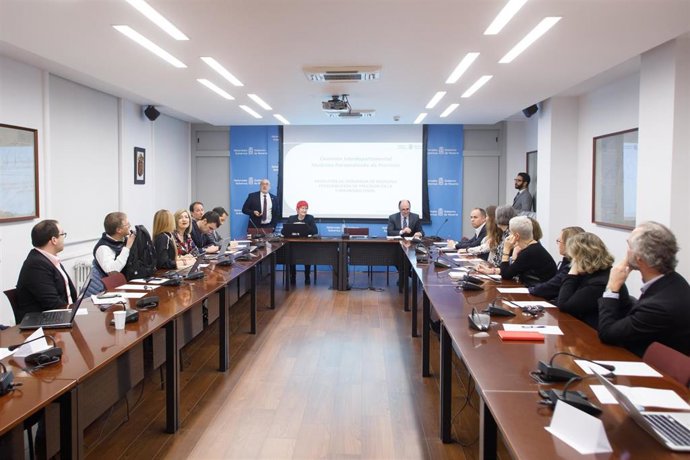 Desayuno informativo para presentar la Comisión Interdepartamental para la Estrategia Integral de Medicina Personalizada de Navarra.