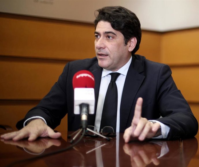 El Consejero de Vivienda de la Comunidad de Madrid, David Pérez, durante una entrevista con Europa Press en su despacho de la Consejería, en Madrid (España) a 19 de febrero de 2020.