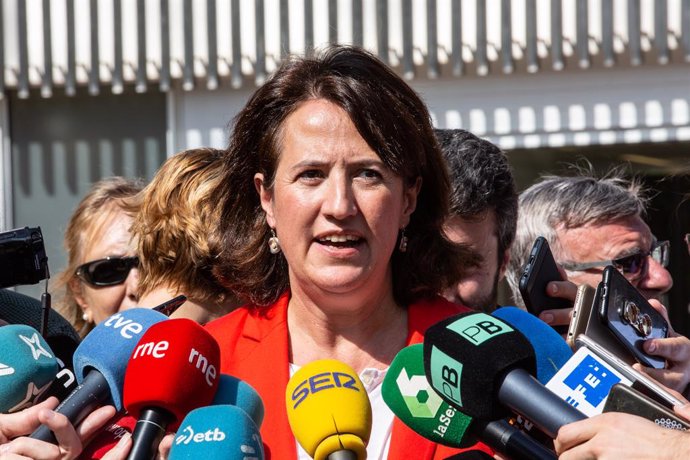 La presidenta de l'ANC (Assemblea Nacional Catalana), Elisenda Paluzie, atén els mitjans de comunicació.