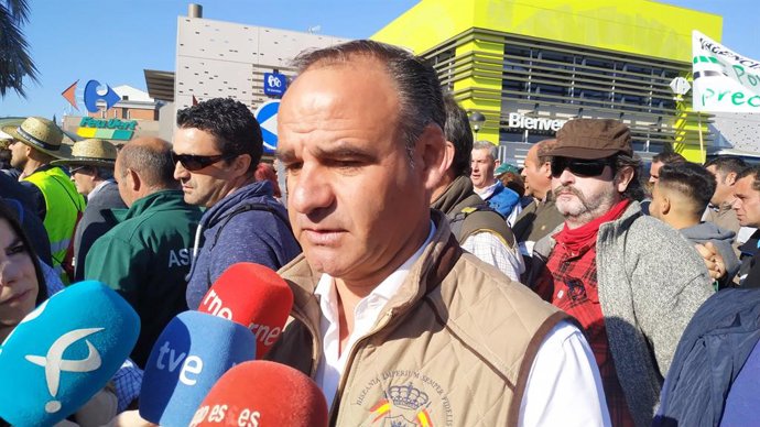 Vox Badajoz muestra su apoyo a "todo el campo español" y advierte del "papelón" 