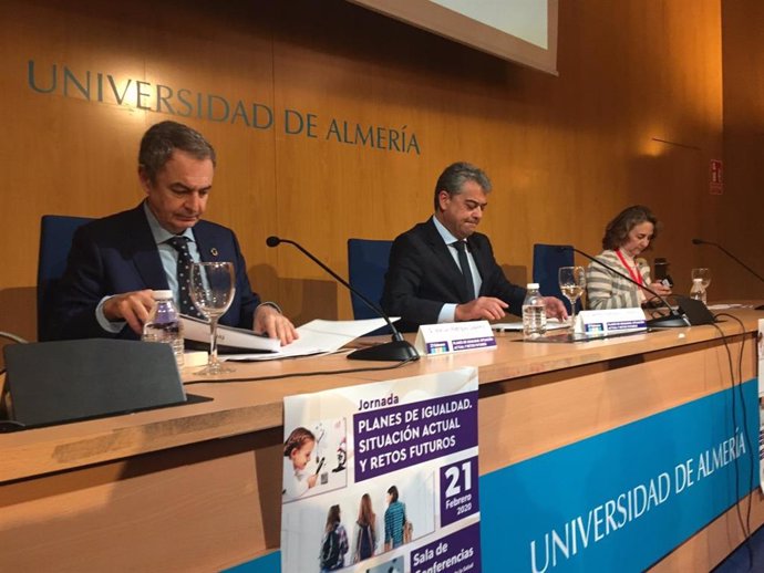 Zapatero defiende actuación de Gobierno ante asunto Delcy, que "no entró" en Esp