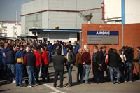 Los trabajadores de Airbus en Sevilla secundan las concentraciones de San Pablo y Tablada en rechazo al plan de ajuste