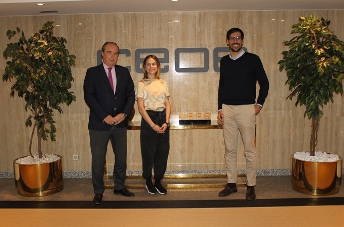 Uber se incorpora como miembro de la CEOE.