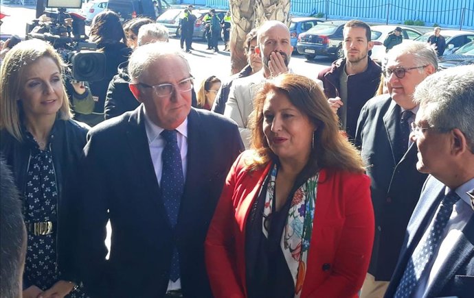 Almería.-Crespo insta a acabar la investigación por reetiquetado de productos so