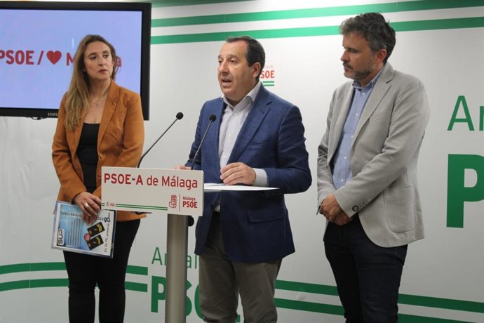 Mariló Valencia, José Luis Ruis Espejo e Ignacio López (d) en rueda de prensa