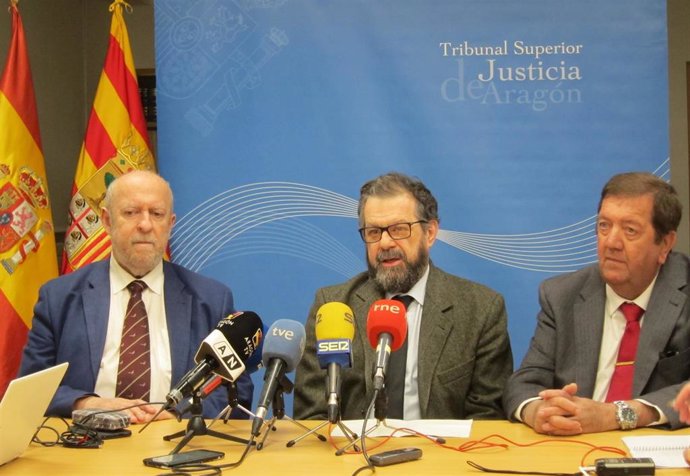 Los presidentes de las Audiencias Provinciales de  Zaragoza, Alfonso Ballestín; Huesca, Santiago Serena; y Teruel, Fermín Hernández.