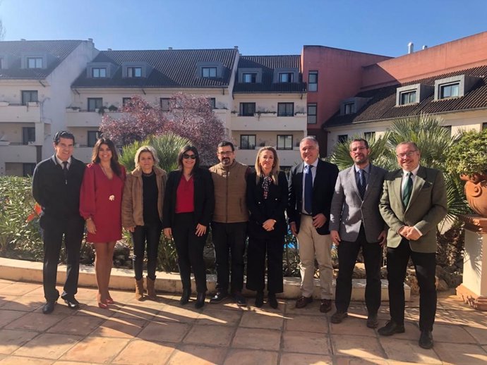 La delegada territorial de la Consejería de Turismo, Regeneración, Justicia y Administración Local en Málaga, Nuria Rodríguez, informa de la cesión al Colegio de Abogados un espacio en los juzgados de Antequera