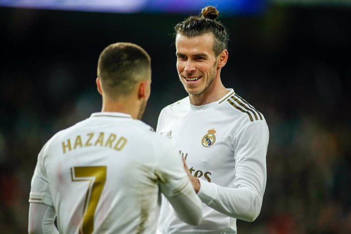 Bale sonríe junto a Hazard