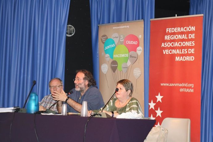 El presidente de la FRAVM, Quique Villalobos, en la asamblea de la Federación.