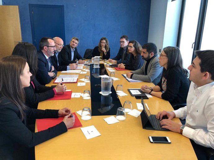 La reunión entre la delegación andorrana liderada por el minstro Víctor Filloy y la delegación de la Generalitat de Catalunya encabezada por el conseller El Homrani