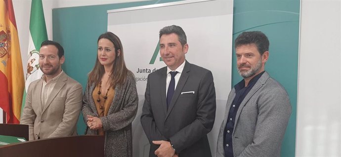 La delegada de la Junta en Huelva, Bella Verano, de Agricultura, Ganadería, Pesca y Desarrollo Sostenible, Álvaro Burgos 