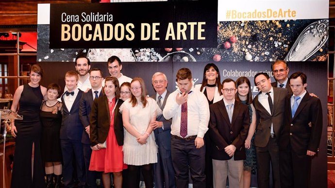 El Teatro Real ha acogido la cena 'Bocados de Arte' que ha reunido a doce artistas con discapacidad y a los cocineros Mario Sandoval, Paco Roncero, Ramón Freixa y Martín Berasategui