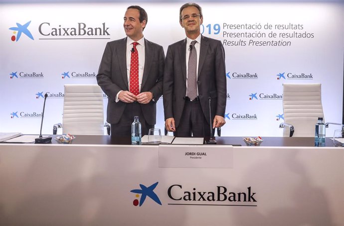 El consejero delegado de CaixaBank, Gonzalo Gortázar, y el presidente de CaixaBank, Jordi Gual 
