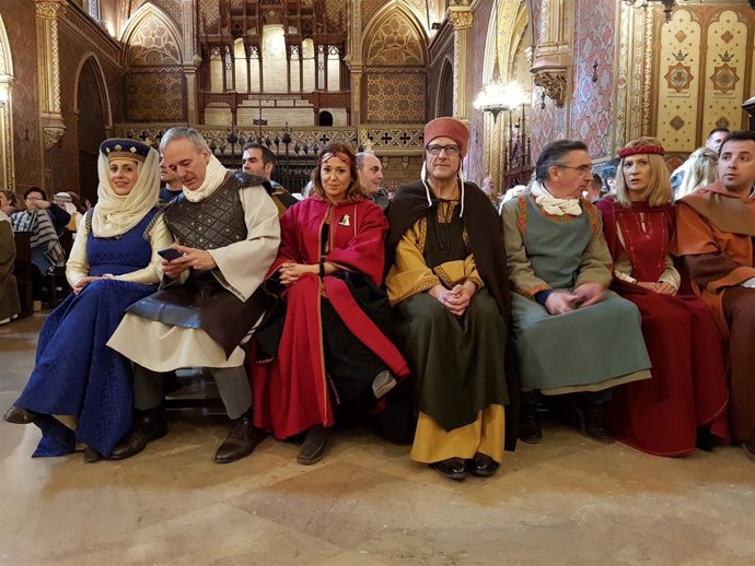 Autoridades participan en los actos de la recreación histórica de las Bodas de Isabel de Segura, en Teruel.