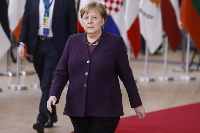 Cumbre UE.- Merkel dice que las diferencias sobre el presupuesto son "demasiado 