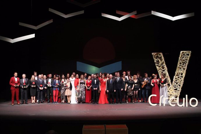 Foto de familia con los ganadores de los Premios Círculo Rojo 2020