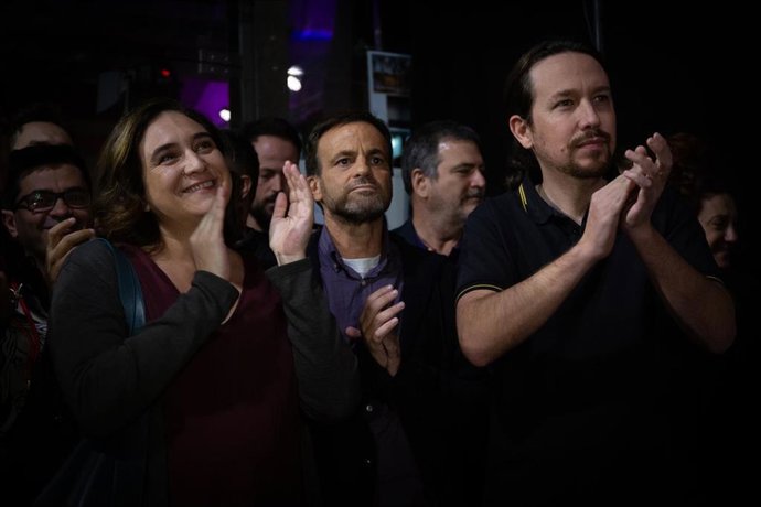 El secretario general de Podemos, Pablo Iglesias, la alcaldesa de Barcelona, Ada Colau, y el presidente del grupo de Unidas Podemos, Jaume Asens, durante la campaña electoral de noviembre