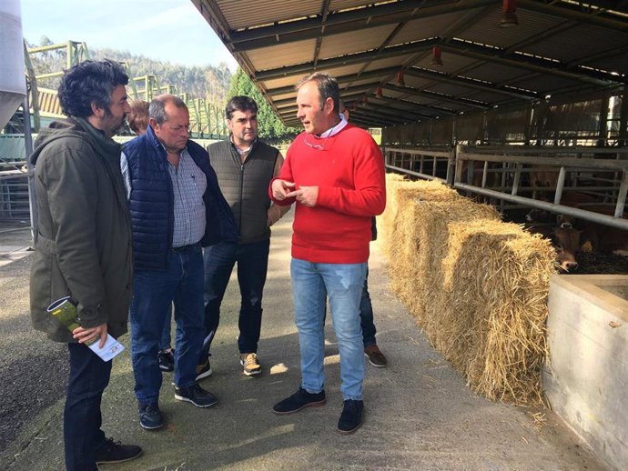 Alejandro Calvo, a la izquierda