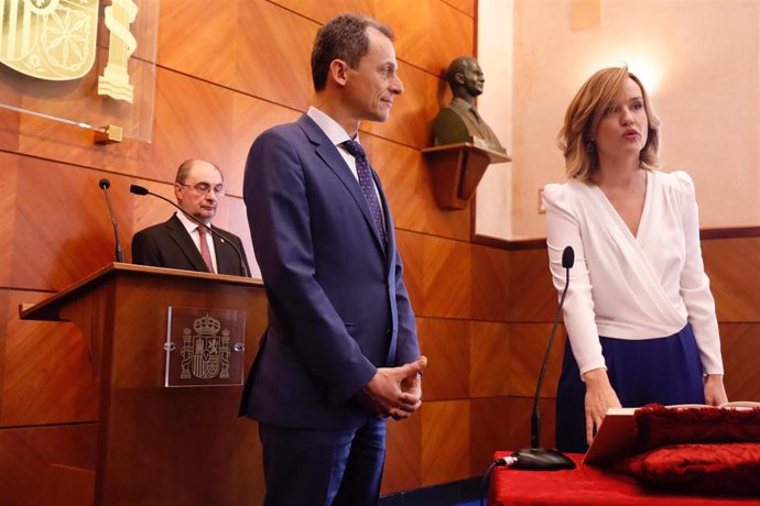 El ministro de Ciencia e Innovación, Pedro Duque, durante la toma de posesión de la delegada del Gobierno en Aragón, Pilar Alegría