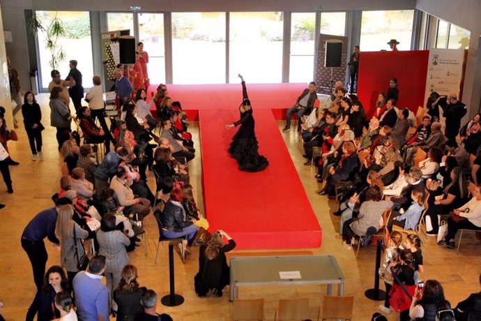 Miles de bailaores se citan en Alcalá de Guadaíra en el Salón Nacional de Danza y Moda.