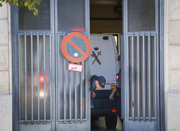 SUCESOS.Detención militar brasileño por tráfico de drogas. Salida de los Juzgados de Sevilla del furgón de la Guardia Civil que traslada al militar brasileño detenido por droga a la cárcel.