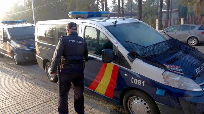 Nota De Prensa:"La Policia Nacional Detiene A Dos Personas Por Una Estafa De Mas De 2.000 Euros Con Billetes Falsificados"