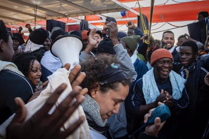 Migrants rescatats per l'Ocean Viking reben port segur
