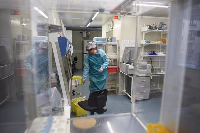 February 20, 2020 - Paris, France: A scientist at work in the P2 plus laboratory where the team of professor Frederic Tangy do research for a vaccine against the Covid-19 coronavirus at Institut Pasteur. (Mehdi Chebil/Contacto)