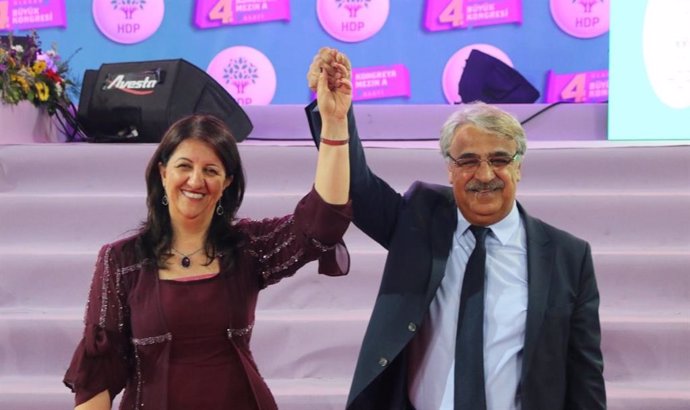 Medhat Sancar y Pervin Buldan, copresidentes del HDP prokurdo en Turquía