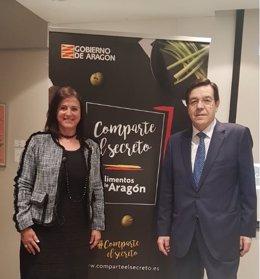 El director regional de El Corte Inglés en Aragón, Navarra y La Rioja, Javier Galdós, y la directora general de Promoción e Innovación Alimentaria, Carmen Urbano.