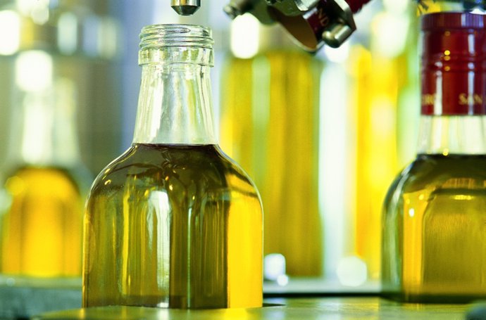 Economía.- Las exportaciones de aceite de oliva envasado a Estados Unidos caen m