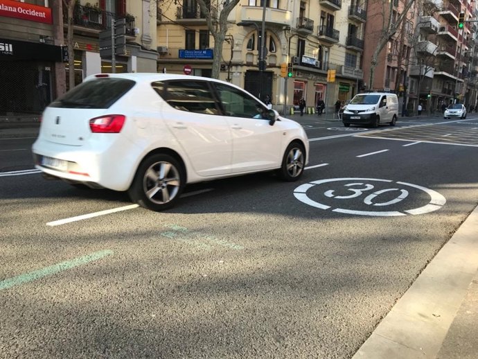 Las calles Creu Coberta y Sants de Barcelona se convierten en zonas de velocidad 30